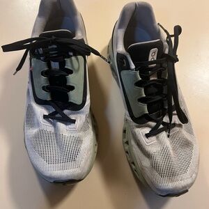 On Running Women's Gray and Black Sneakers